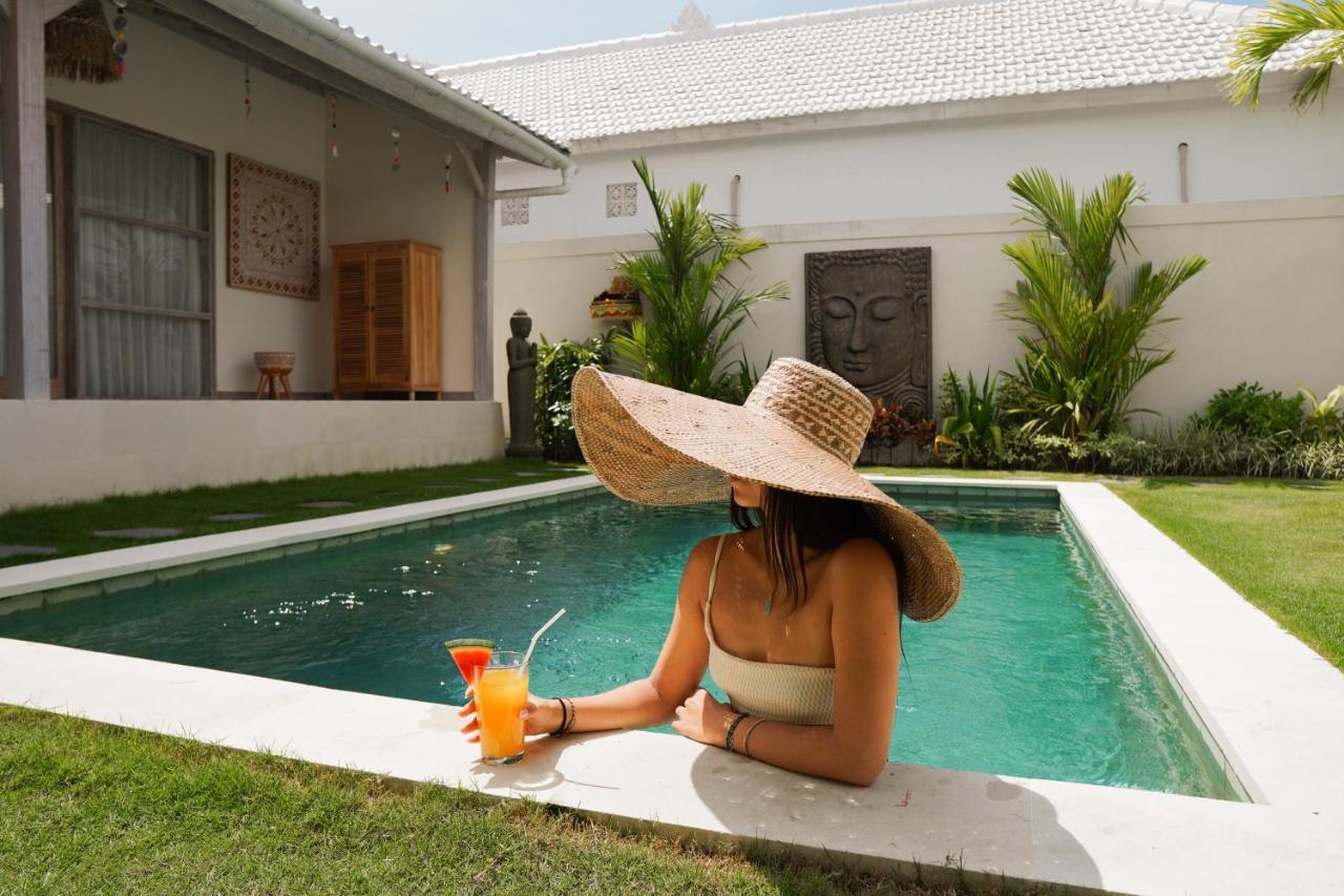 Villa White Karma Seminyak  Exterior photo