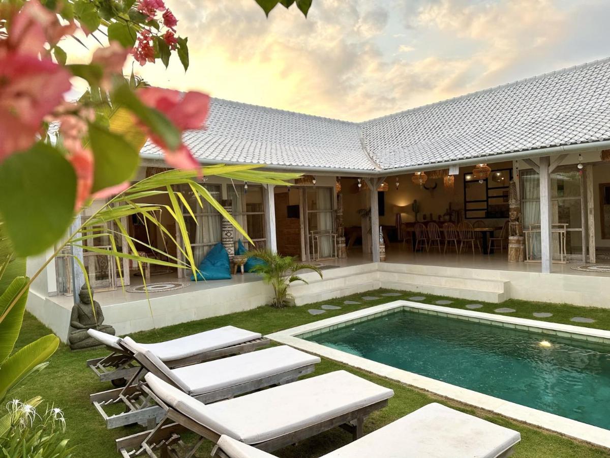 Villa White Karma Seminyak  Exterior photo